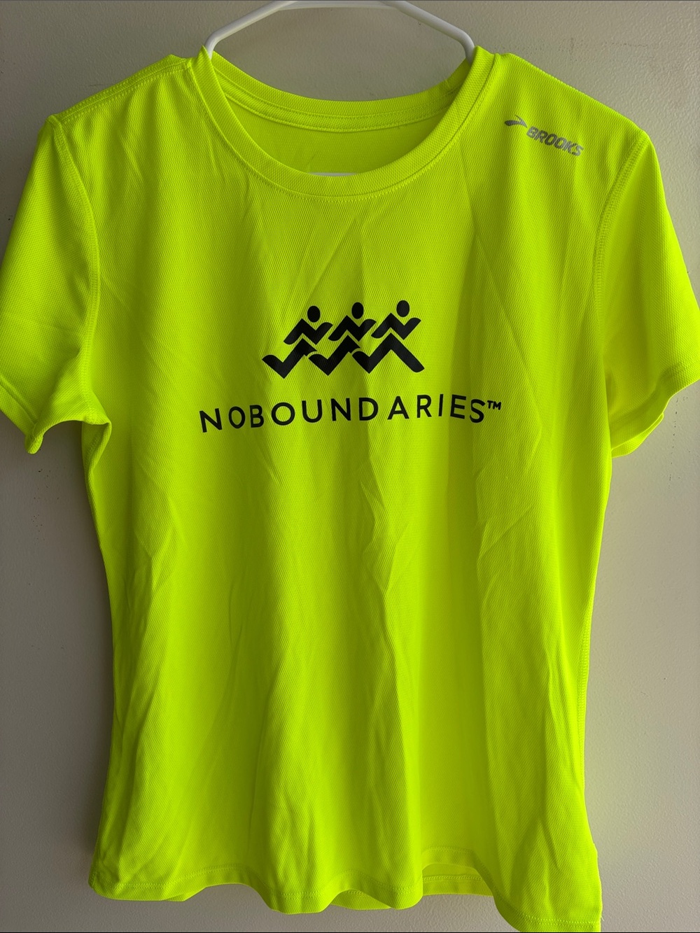 Brooks Neon Yellow No Boundaries Performance Tee Size L